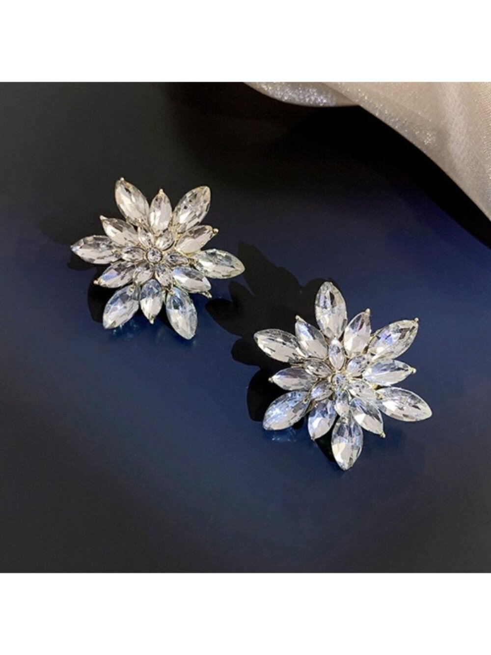 Rhinestones flower stud earrings A101